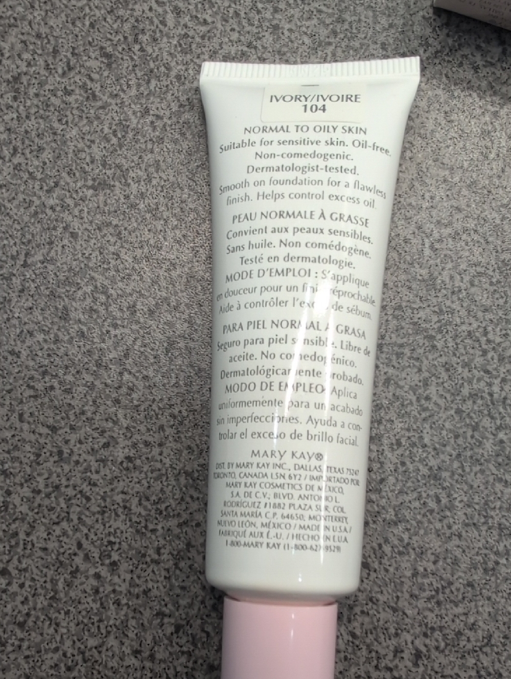 Mary Kay Medium-Coverage Foundation - Ivory 104 - Picture 2 of 3